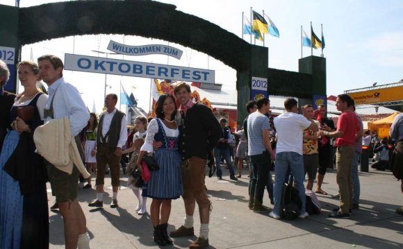 Oktoberfest Tracht Lederhosen