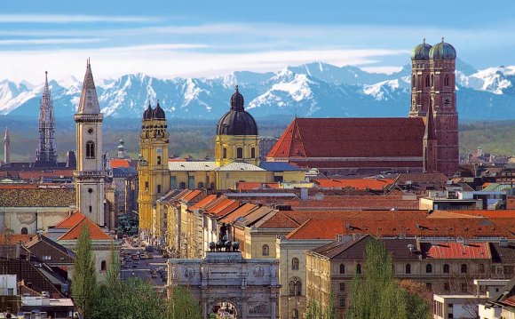 Panorama: Munich and Zugspitze