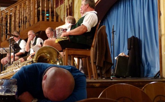 Oktoberfest songs: Hofbrauhaus