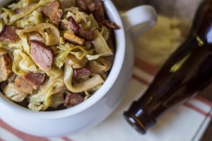 Beer Braised Cabbage with Bacon and Apples - tangy, smoky, and a little bit sweet. Perfect for Oktoberfest!