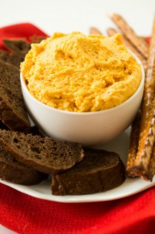 Oktoberfest German Beer Cheese Spread | browneyedbaker.com #recipe